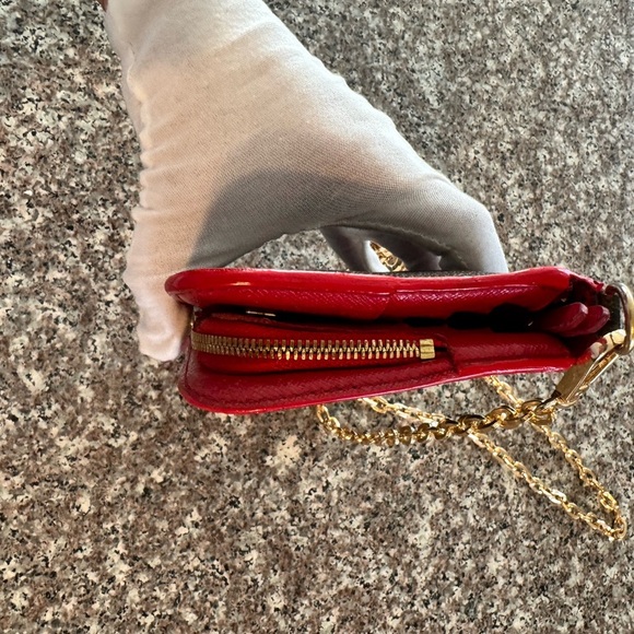 LOUIS VUITTON
Monogram Insolite Wallet converted Crossbody - Picture 4 of 17